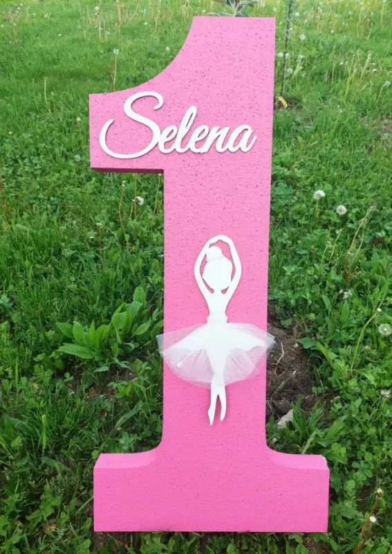 Cifră aniversară din polistiren personalizată cu nume, 90 cm