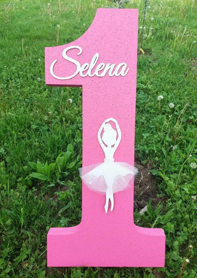 Cifră aniversară din polistiren personalizată cu nume, 90 cm