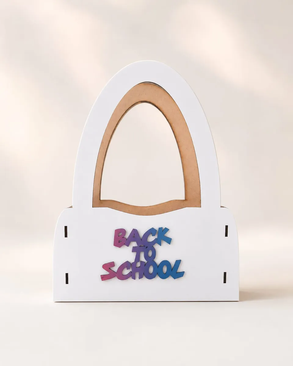 Coș cadou Back to School din lemn pictat alb, 25 cm